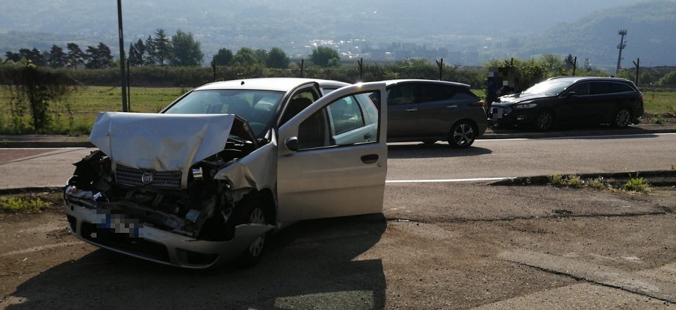 Tamponamento allo svincolo della tangenziale: due automobili coinvolte